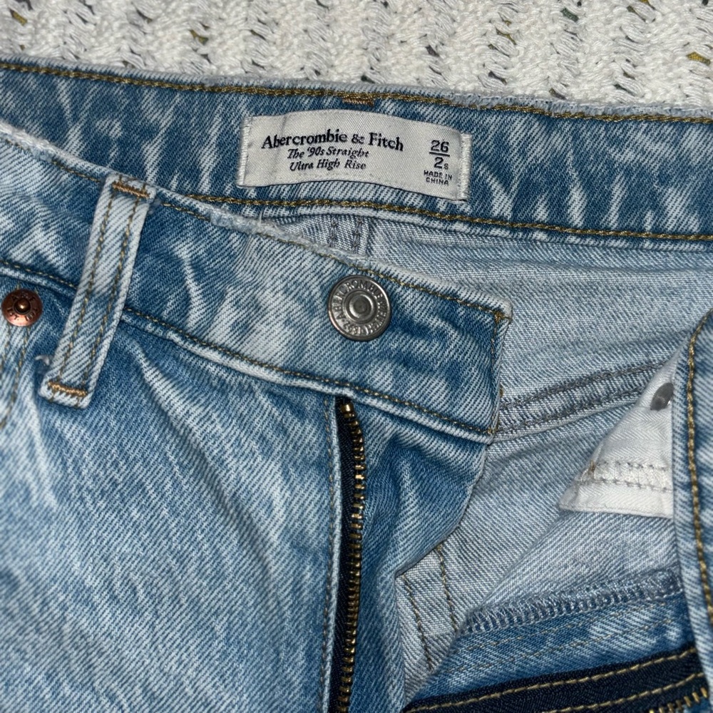 A&F 90s Straight Ultra High Rise